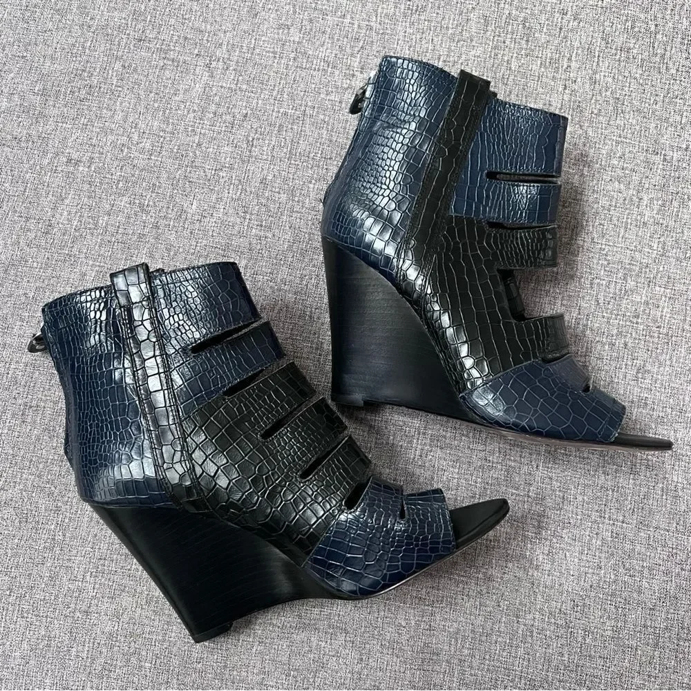 Rebecca Minkoff Sonny Embossed Peep Toe Wedge Booties Size 9 Navy Blue Black